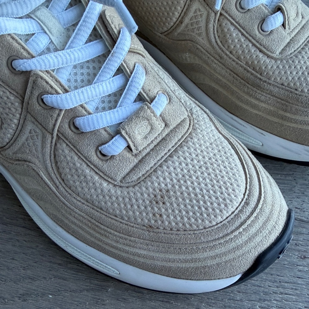 CHANEL Cream Textured Women's Sneakers - Picture 5 of 8